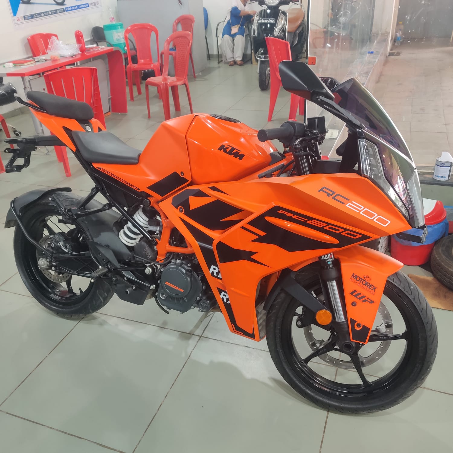 KTM RC200<br>Orange